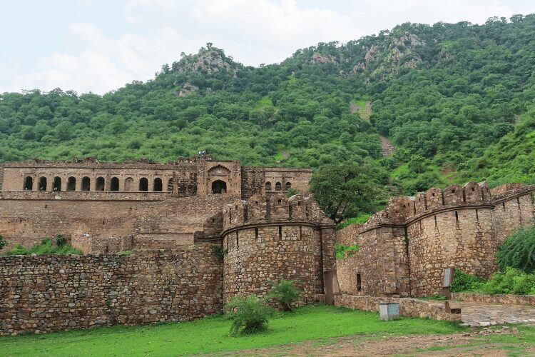 One of Rajasthan's most eerie places is Bhangarh Fort.